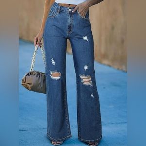 NWOT women’s distressed jeans